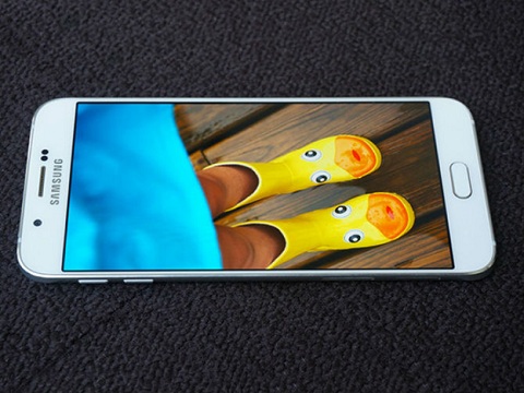 Samsung Galaxy A8: Cấu hình khủng long, thiết kế mượt mà