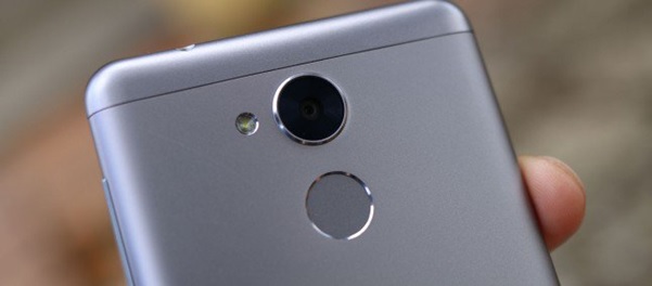 Màu xanh cực nổi bật của Huawei Honor 6C Pro