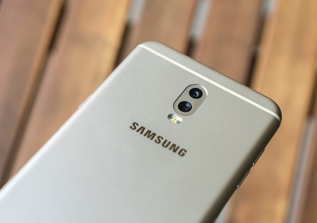 Đập hộp Galaxy J7+: Hoàn thiện như smartphone cao cấp