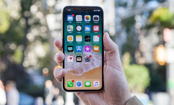 Màn hình OLED được sản xuất bởi Samsung, nhưng được tối ưu hóa bởi Apple
