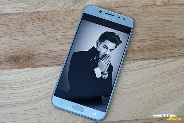 Samsung Galaxy J7 Pro: Hãy trải nghiệm cuộc sống hoàn hảo với chiếc điện thoại Samsung Galaxy J7 Pro. Với thiết kế hiện đại cùng những tính năng đặc biệt, Galaxy J7 Pro sẽ mang đến cho bạn những trải nghiệm đầy thú vị.
