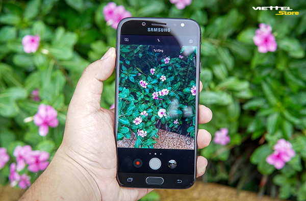 Camera Galaxy J7 Pro: chụp thiếu sáng hoàn hảo với khẩu độ f/1.7