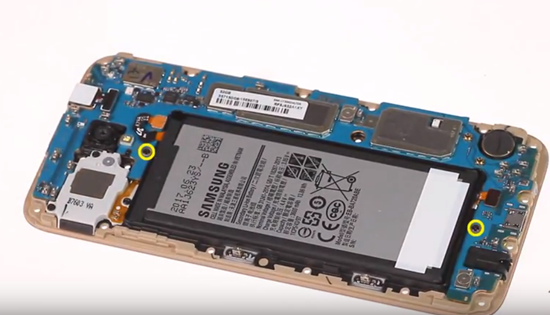 Bạn phải rất cẩn thận nếu muốn tự thay pin Galaxy J7 Pro!