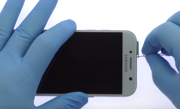 Với 20 phút, việc thay nắp lưng Galaxy A5 2017 đã có thể thực hiện!