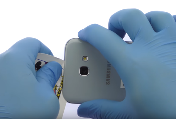 Với 20 phút, việc thay nắp lưng Galaxy A5 2017 đã có thể thực hiện!