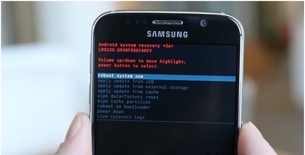 Xử lý lỗi điện thoại bị treo logo trên Android và iPhone