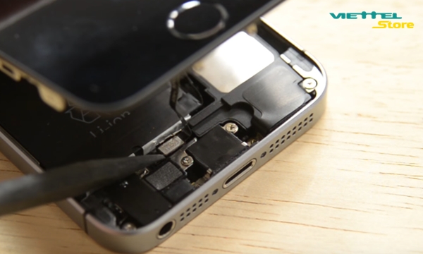 Có thể tự thay loa ngoài iPhone SE được không?