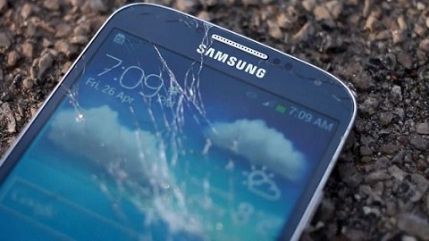 Vỡ màn hình Samsung Galaxy S4 là việc thường xuyên xảy ra nếu bạn không sử dụng cẩn thận Vỡ màn hình Samsung Galaxy S4 là việc thường xuyên xảy ra nếu bạn không sử dụng cẩn thận