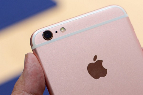 Apple tiếp tục duy trì dải nhựa trắng tren iPhone 6s và 6s Plus