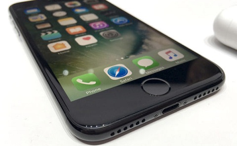 iPhone 7 sử dụng phím Home cảm ứng lực đem lại cảm giác như bấm phím vật lý