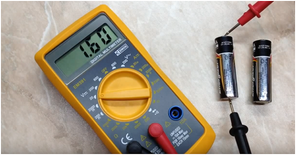 Cách đo dung lượng pin bằng đồng hồ vạn năng đơn giản