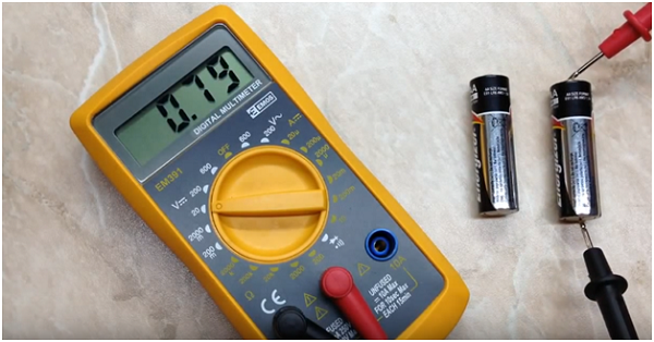 Cách đo dung lượng pin bằng đồng hồ vạn năng đơn giản