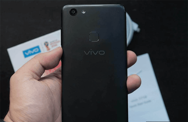 Mở hộp Vivo V7 – chiếc smartphone nhỏ gọn bắt kịp xu hướng màn hình vô cực