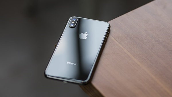 iPhone X không chỉ là điện thoại thông minh, mà còn là một tác phẩm nghệ thuật với màu sắc độc đáo. Màu đen của iPhone X thật sự nổi bật và đem đến cho người dùng sự tiện nghi cùng với phong cách thời thượng. Khám phá hình ảnh để khám phá vẻ đẹp của iPhone X màu đen.