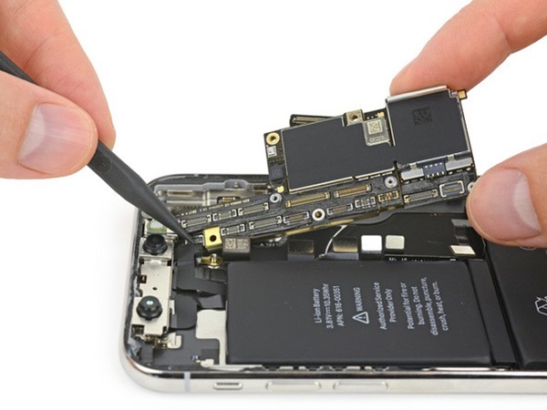 Chi tiết bên trong iPhone X: Lần đầu tiên xuất hiện bảng mạch gập đôi và pin kép