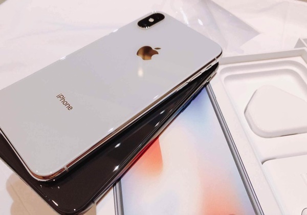 chiếc iPhone X đầu tiên ở Việt Nam (2)