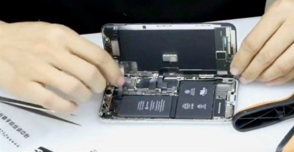 Màn test máy iPhone X lần này là do kỹ thuật viên tại Trung Quốc thực hiện