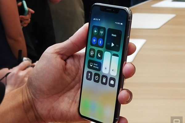 iPhone X sẽ lên kệ vào ngày 3/11 tại Mỹ iPhone X sẽ lên kệ vào ngày 3/11 tại Mỹ