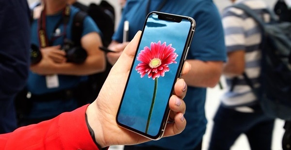 iPhone X lên kệ tại Apple Store vào từ 8 giờ sáng theo giờ địa phương, ngày 3/11 tới đây