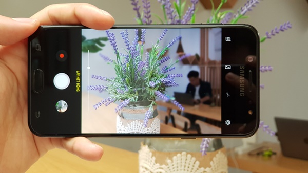 Mở hộp Galaxy J7+: Camera ấn tượng, giá cực “thơm”