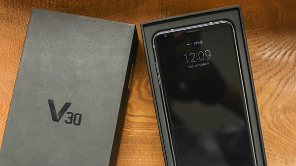 Mở hộp LG V30: Xứng đáng đối thủ với Galaxy Note