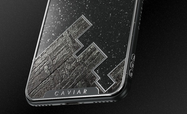 Ngay từ lúc này bạn vẫn có thể đặt trước iPhone X phiên bản 100 triệu đồng với vỏ khung Titan tại Nga