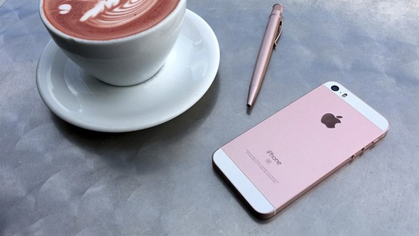  iPhone SE đang được bán tại Viettel Store với mức giá 9.490.000đ