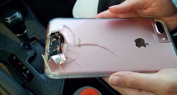 Hình ảnh chiếc iPhone đã cứu sống cô gái trong vụ xả súng ở Las Vegas