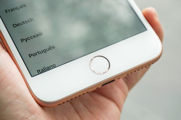 Với iPhone 8/8 Plus, Touch ID vẫn hoạt động cực kì hiệu quả và tiện dụng