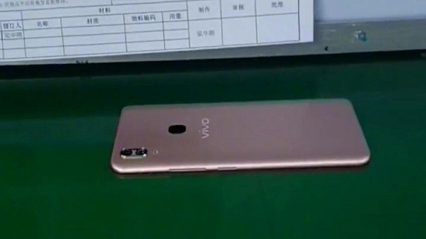 Lộ loạt hình ảnh trên tay Vivo V9 – “anh em song sinh” với iPhone X