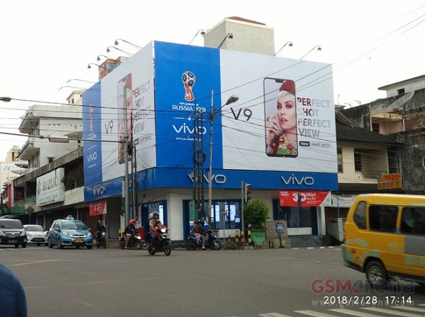Lộ loạt hình ảnh trên tay Vivo V9 – “anh em song sinh” với iPhone X