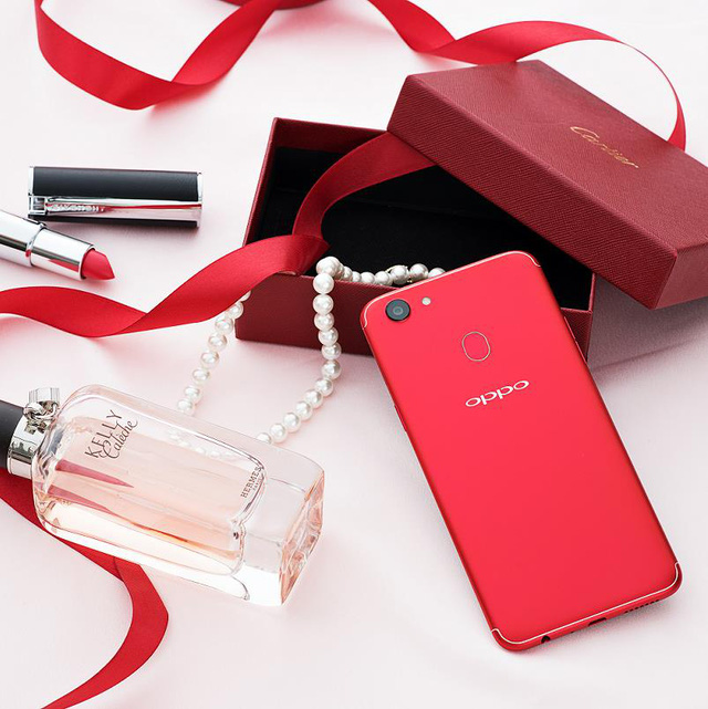 TOP 3 điện thoại màu đỏ đẹp hút hồn nên sắm ngay trước Giáng sinh