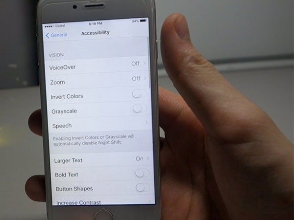 Chia sẻ cách giảm độ sáng màn hình iPhone xuống thấp hơn giới hạn iOS