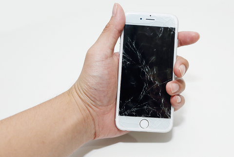 iPhone 6 bị vỡ mặt kính iPhone 6 bị vỡ mặt kính