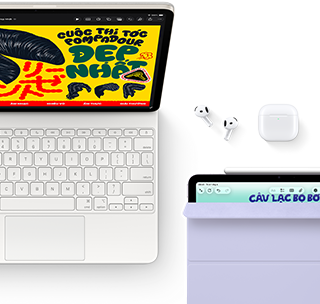 iPad Air, màu Ánh Sao, đồ họa đầy màu sắc trên màn hình, gắn với Magic Keyboard, các phụ kiện Airpods Pro và Apple Pencil Pro