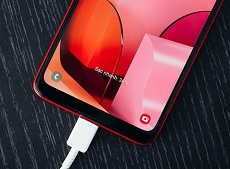 Galaxy A20s có sạc nhanh không? Mất bao nhiêu lâu để sạc đầy?