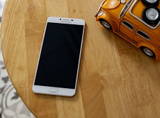 Trên tay Galaxy C9 Pro: Xuất sắc hơn những gì bạn mong đợi