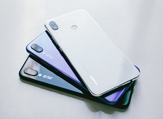 Huawei Nova 3i màu Trắng ngọc trai có gì khác với các phiên bản màu còn lại?