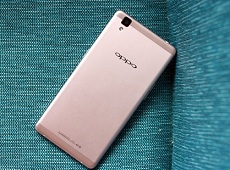 Oppo R7s màu vàng hồng chính thức được ra mắt với giá gần 9,5 triệu đồng