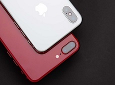 Bất ngờ trên tay iPhone 8 Plus đỏ “vừa chỉ trỏ vừa xem”