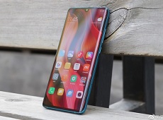 Cận cảnh Xiaomi Mi CC9 Pro – Nhìn “quen quen” nhưng có tới 5 camera 