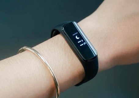 Đánh giá Galaxy Fit e: Vòng đeo tay sức khỏe 