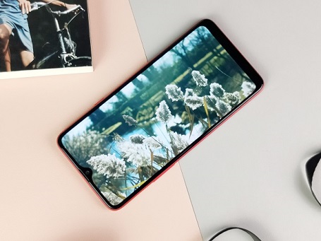 Samsung mạnh dạn mang bộ 3 camera xuống tầm giá 5 triệu, kết quả ra sao?	