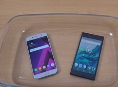 Thử khả năng Galaxy A5 2017 chống nước ở môi trường nóng 100oC