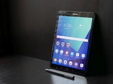 Galaxy Tab S3: Chiếc máy tính bảng hiếm hoi sử dụng mặt lưng bằng kính