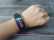 Lộ diện hình ảnh Gear Fit 2 Pro với thiết kế màn hình cong, tùy biến đa dạng