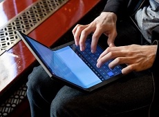 Choáng ngợp trước màn trình diễn máy tính màn hình gập của Lenovo 