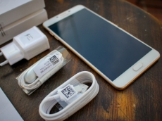 Mở hộp Galaxy C9 Pro, mãnh thú lợi hại của Samsung