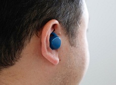 Samsung ra mắt Gear IconX - tai nghe không dây dành cho dân thể thao