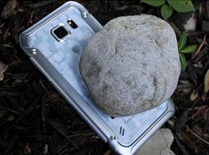 Top 5 smartphone bền bỉ nhất năm 2016 